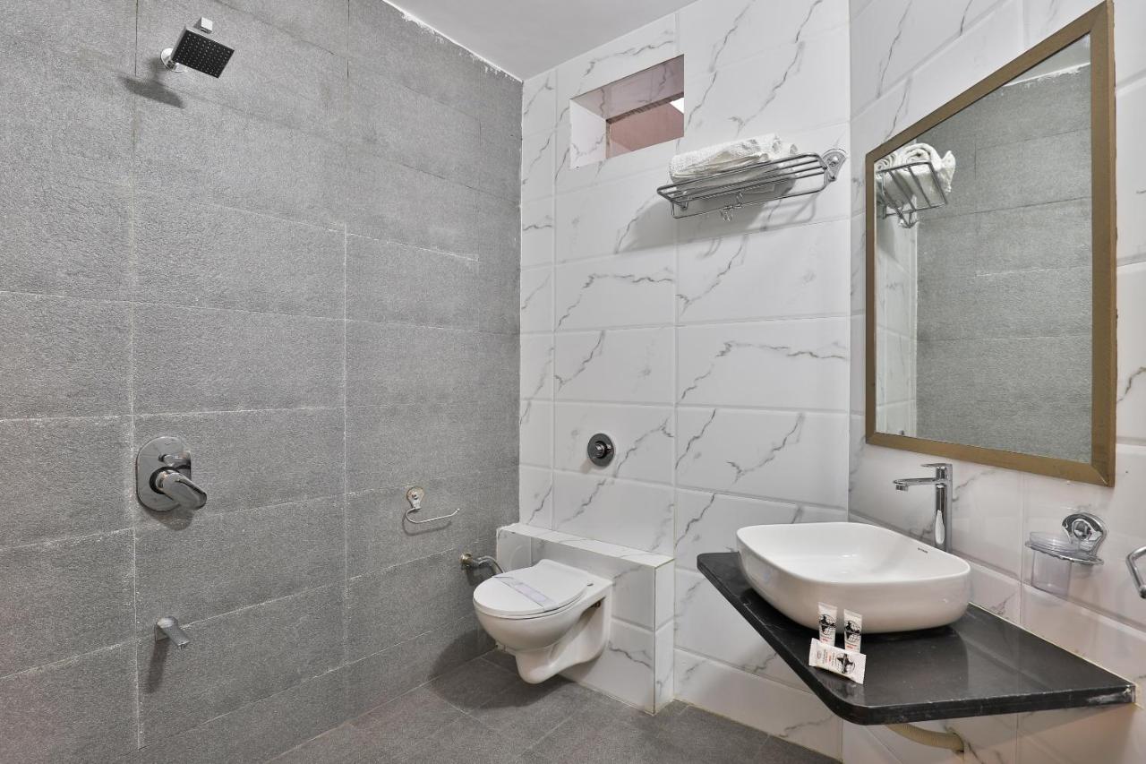 Oyo 23540 Hotel Suryakant Rajkot Dış mekan fotoğraf